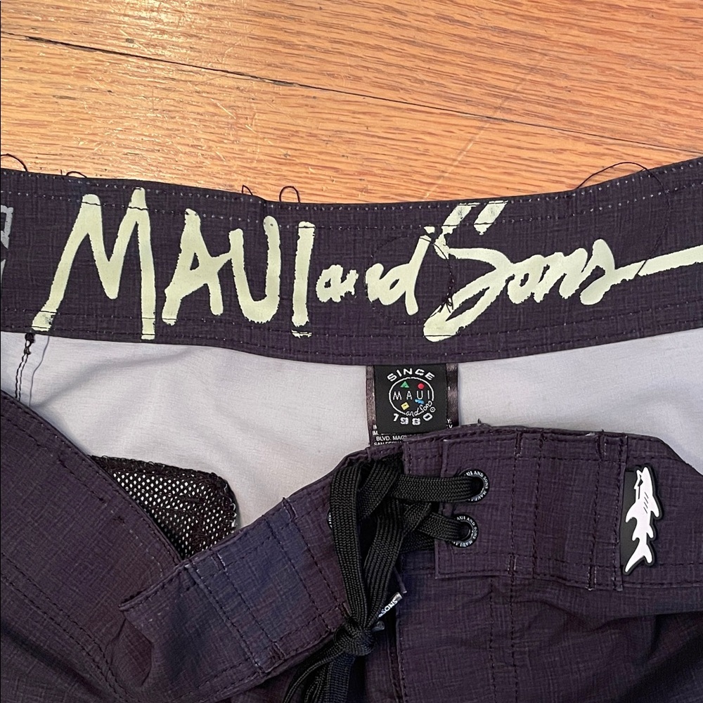 MAUI AND SONS Y2K Retro Black Tropical Print Men's Summer Holiday Swim Trunks - Picture 2 of 15